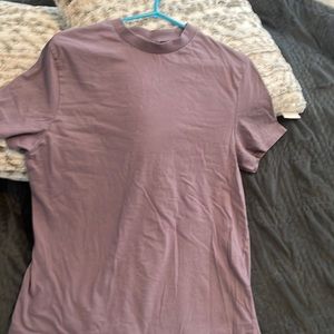 Mens T shirt. Mauve.